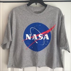 New/ never worn Women’s NASA crop tee!